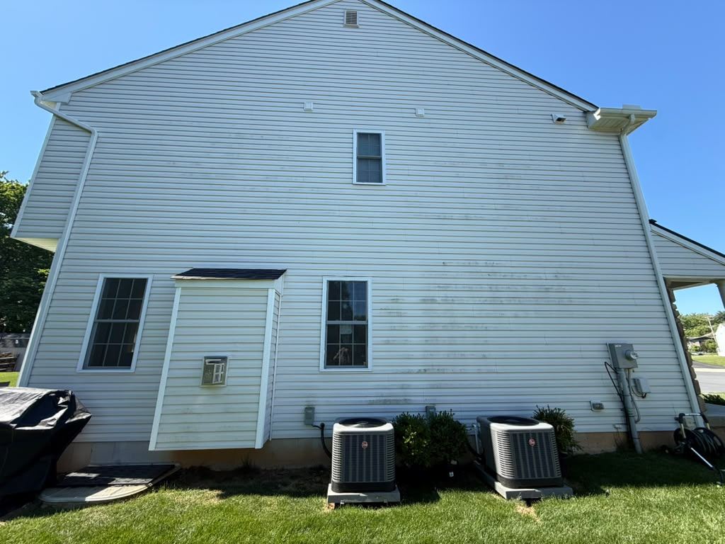 Vinyl siding before house washing